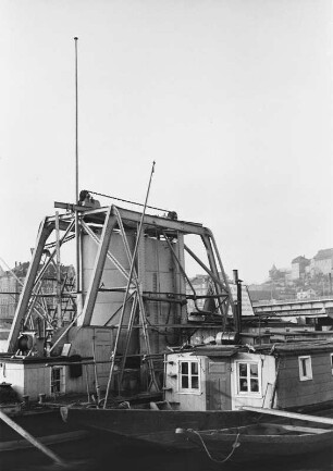 Meißen, Taucherschiff auf der Elbe