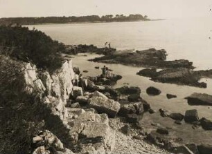 Frankreich. Französische Riviera. Steilufer der vor Cannes gelegenen Insel Sainte-Marguerite