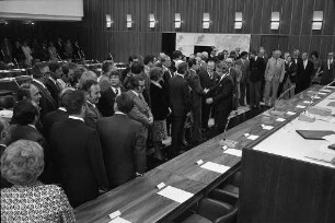 Verpflichtung der durch die Kommunalwahl vom 20. April 1975 neu gewählten Stadträte