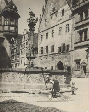 Rothenburg ob der Tauber. St. Georgsbrunnen (1446)