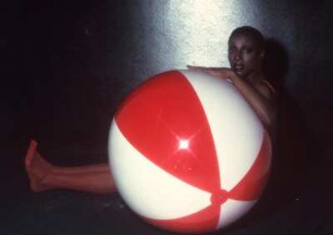 Frau mit Ball