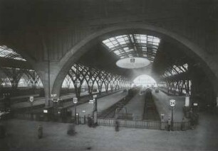 Leipzig, Hauptbahnhof : Leipzig. Hauptbahnhof. Blick durch eine der sechs Bahnsteighallen (je 240 m lang)