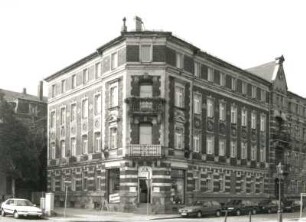 Dresden-Löbtau, Poststraße 12/Ecke Schillingplatz. Wohnhaus mit Laden (um 1895)