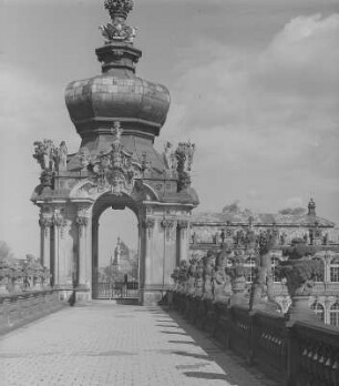 Dresden. Zwinger, Kronentor von der Terrasse der Langgalerie N