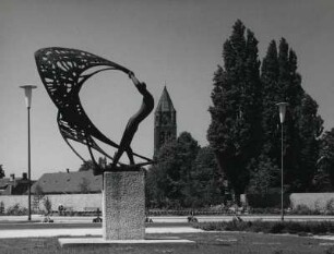 [Skulptur Mann mit Netzen, Spandau]