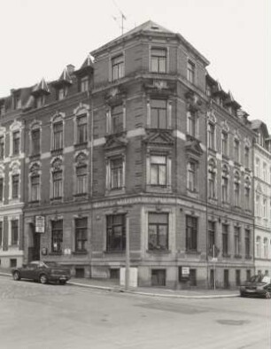 Wohnhaus mit Gaststätte Goldenes Schild