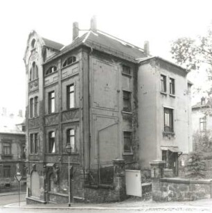 Reichenbach (Vogtland), Liebaustraße 38. Wohnhaus mit <laden (1904/1905). Straßen- und Hofansicht mit Hauseingang