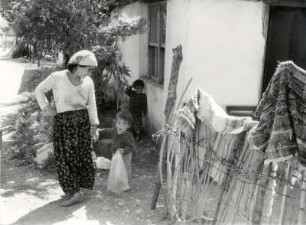 Frau mit Kind, Szene in Anatolien