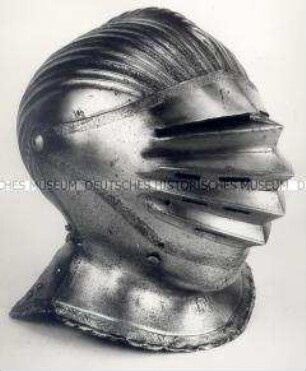 Geschlossener Helm