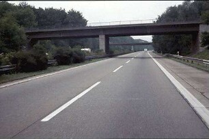 Hauptfahrbahn West (Karlsruhe Richtung Basel): Brücke Nord 2 (Verteilerkreis) von Norden
