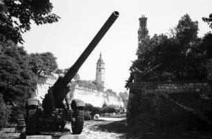 Belgrad [Serbien]: Armee-Museum, Vordergrund Flak-Geschütz