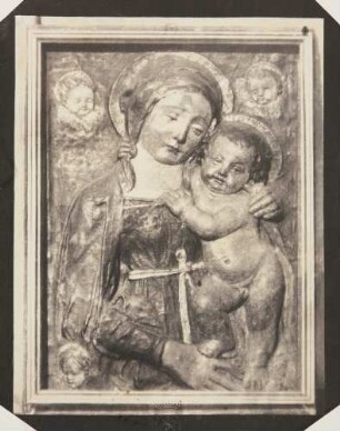 Maria mit dem Kinde, gepresste Papier-Arbeit mit Bemalung, florentinische Arbeit, ein Drittel Naturgröße, 16. Jahrhundert