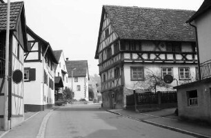 Weil-Ötlingen: Ortstraße von unten