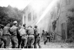 Dresden. Feuerwehr, gemeinsame Brandbekämpfung im Lockwitztal, 1. Juli 1964
