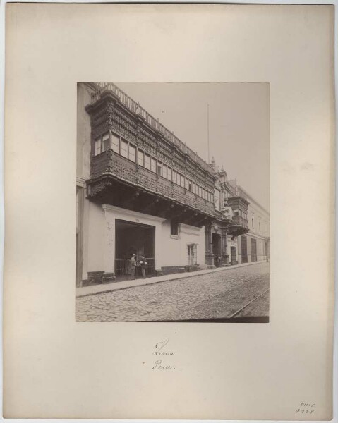 Haus mit Balkon in Lima