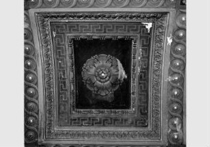 Blick auf die zerstörte Decke des Gobelin-Saals im Kaiser-Friedrich-Museum