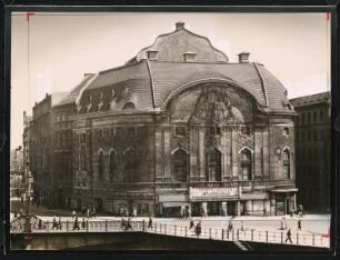 Komische Oper (auch: Künstlertheater, Staatstheater Lustspielhaus), Berlin: Ansicht von Süden