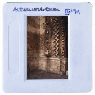 Altamura, Dom S. Maria Assunta : Hauptportal, Gewände