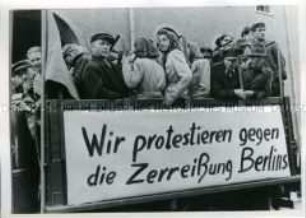 Demonstration in Ost-Berlin gegen die Währungsreform in Berlin (West)