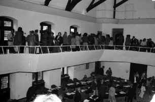 Freiburg: Demonstration im Ratsaal, Transparent im Ratsaal