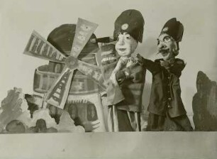 Napoleon und Barchewitz in der Schlacht bei Dresden : Handpuppenspiel des 'Dresdner Kasperle' Oswald Hempel