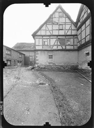 Marksuhl. Schloß (1587/1591, Ausbau 1613/1616 und 1741/1743). Wirtschaftsflügel. Hofansicht
