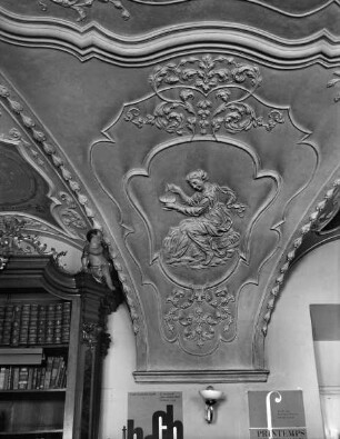 Stuckrelief mit der Darstellung der Weisheit