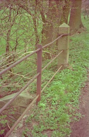 Lasbeker Straße: Weg zu Stammhof: Durchlass der Grootbek: Teilansicht: Geländer