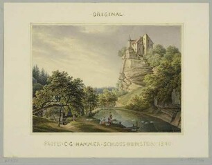 Die Burg Hohnstein in der Sächsischen Schweiz von Nordosten aus dem Schindergraben mit angestautem Teich