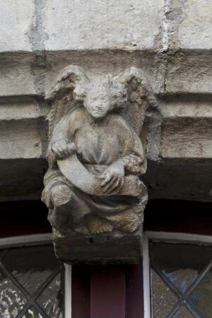 Genueser Loge & Saaihalle — Schlussstein Relief