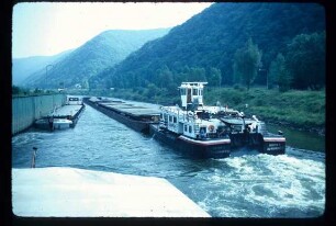 Schubboot mit Schubverband auf der Mosel