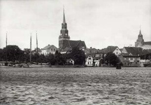 Wollin, Stadtansicht : Wollin (Wolin/Polen). Stadtansicht mit Georgen- und Nikolaikirche vom Festland über den Odermündungsarm Dievenow. Blick nach Nordwesten