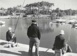 Angler an der Mündung der beiden Flüße Bourret und Boudigau