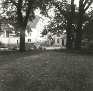 Cottbus. Landhaus (Standesamt), Liebeoser Straße 7, um 1820. Gartenansicht mit Nebengebäude