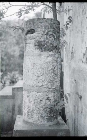 Chichen Itza, Las Monjas, Column (CHN: Col., Las Monjas)