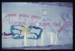 grau grau grau himmel und augen sind blau