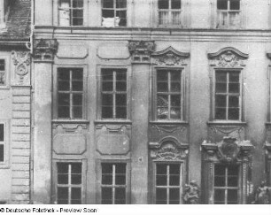 Bautzen, Innere Lauenstraße 2. Wohnhaus mit Laden ((sogenanntes Grütznersches Haus) 1720/1724). Fassadendetail der Ostseite