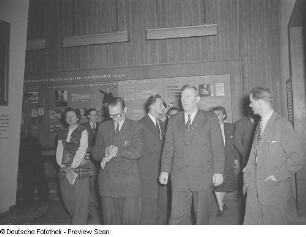 Schwedische Delegation im Georgi-Dimitroff-Museum (heutiges Bundesverwaltungsgericht)