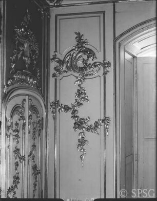 Potsdam, Neues Palais, Unteres Fürstenquartier, Rote Damastkammer, R.: 164, Südostecke.