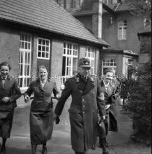 Pressedienst mit Reichsarbeitsdienstführer Konstantin Hierl