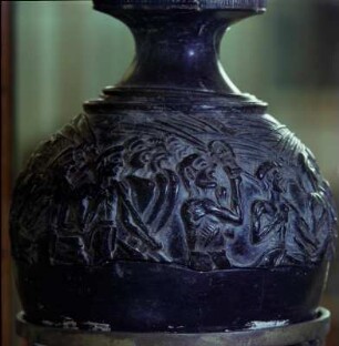 Sog. Schnittervase aus Agia Triada (Fragment) : Iraklion. Archäologisches Museum. Sog. Schnittervase (Fragment), Rhyton, aus Agia Triada, unterer Teil ergänzt. P65