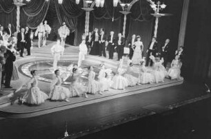 Szenenbilder aus "Stunde des Tanzes", Ballett in der Choreographie von Jean Weidt?. Dramatische Ballett der Volksbühne Berlin, 23.11.1958