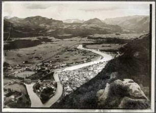 Österreich, Hallein. Panorama von Hallein mit Dachstein und Tennengebirge