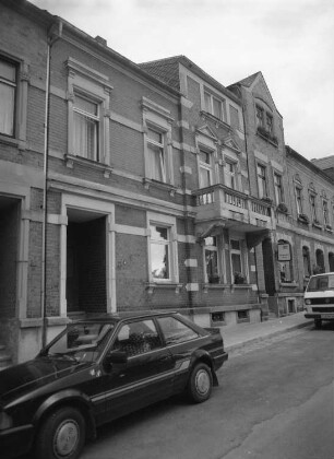 Schöneck, Albertplatz 6. Wohnhaus. Straßenansicht
