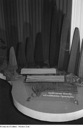 Textilien auf der Leipziger Herbstmesse 1954