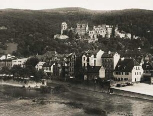 Baden-Würtemberg. Heidelberg. Blick über den Neckar zur Ruine des Heidelberger Schlosses
