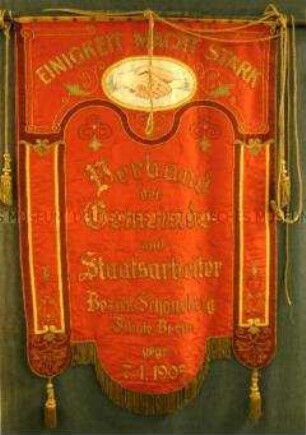 Banner des Verbandes der Gemeinde- und Staatsarbeiter Berlin-Schöneberg, mit Stange