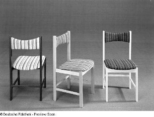 Stuhl mit gepolsterter Sitzfläche und Rückenlehne : Drei Stühle (1974)