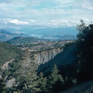 Panaitolikón-Gebirge, Im Panaitolikón-Gebirge. Blick zum Kremastón-Stausee