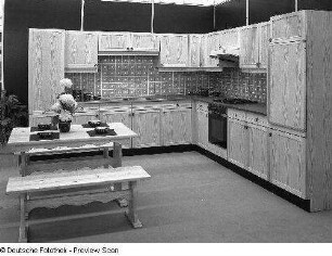 Ausstellungskoje mit Anbauküche (1981; VEB Möbelkombinat Berlin (MKB))
